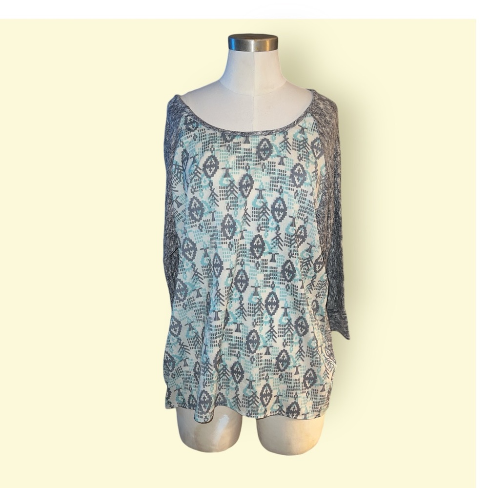 H.I.P. | WOMENS 3/4 SLEEVE SCOOP NECK COLOR BLOCK PATTERNED SHIRT